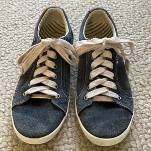 Taos “Star” sneakers in charcoal grey canvas